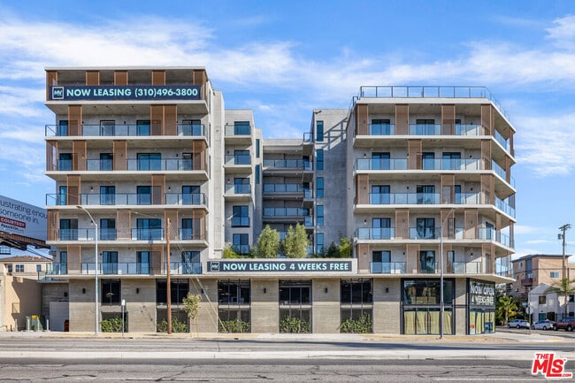 Building Photo - 3800 Mentone Ave Unit 410 Rental