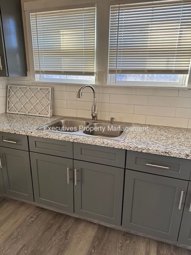 Photo - 119 E Main St