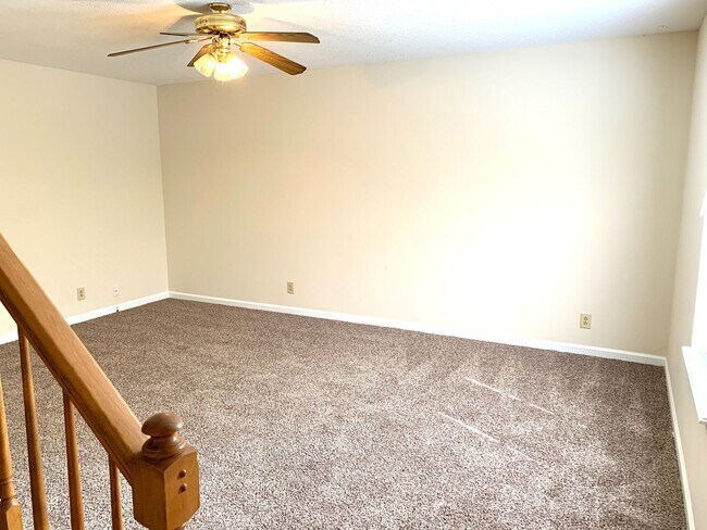 Photo - 231 Winters Ct Unidad Apt B