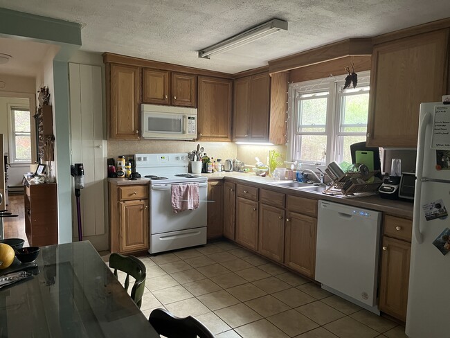 Kitchen - 541 Franklin St House