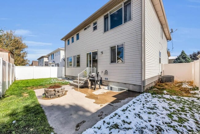 Photo - Large 4 Bedroom 3 Bathroom home!