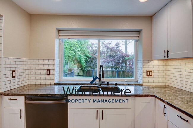 Photo - Beautiful 3 Bedroom 2.5 Bathroom Home Clos...