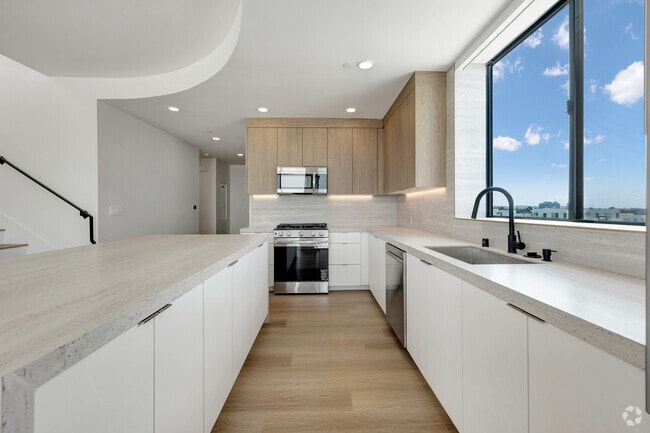 Interior Photo - Lib Vista