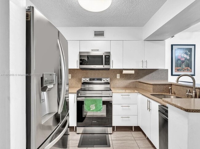 Photo - 546 SW 1st St Unit 607