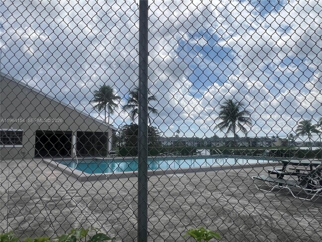 Building Photo - 805 N Franklin Ave Unit 805D