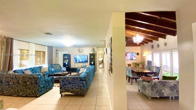 Photo - 736 Hollywood Blvd