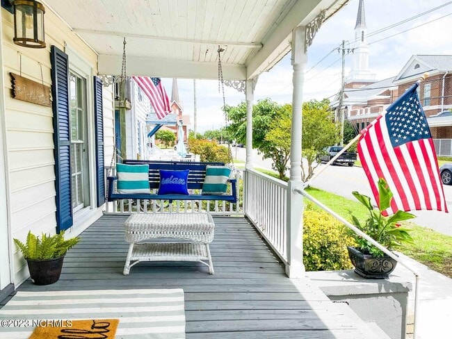 Photo - 908 Bridges St