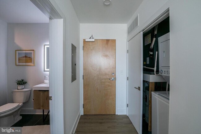 Photo - 2235 Washington Ave Unit 205