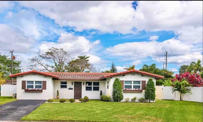 Building Photo - 2648 NW 9th Ln