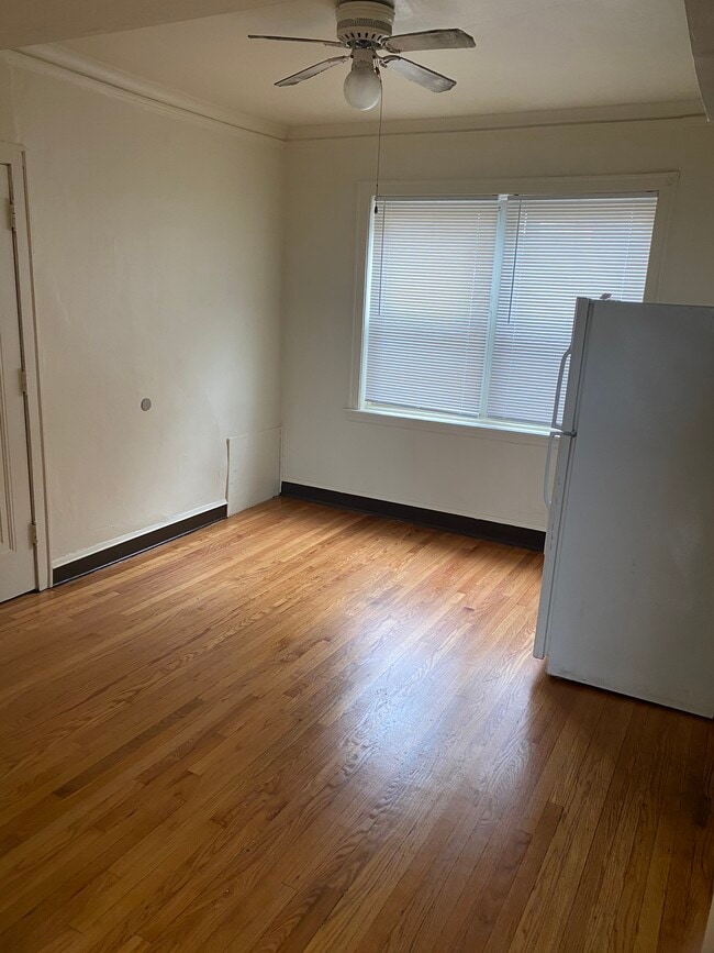 Photo - 503 E 79th St Unidad 2A