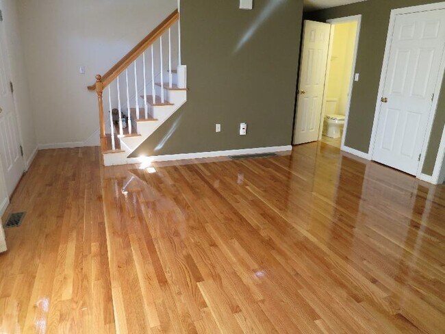 Photo - 52 School Ave