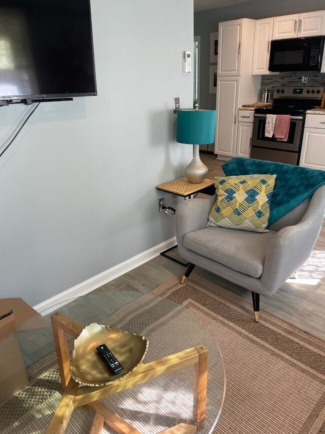 Photo - Charming & Private 1-Bedroom Guesthouse – Utilities Included!