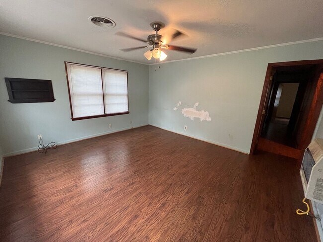 Photo - 472 E Jordan Ave