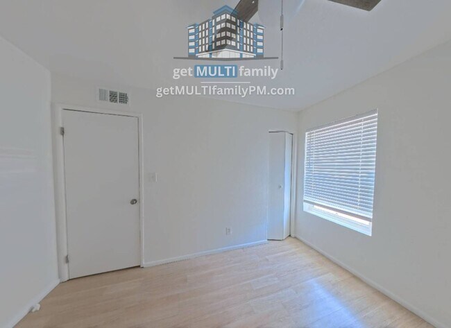 Photo - 327 E Vine Cir Unit 202