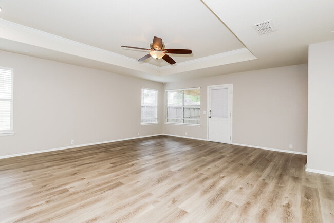 Photo - 1365 Red Barn Run