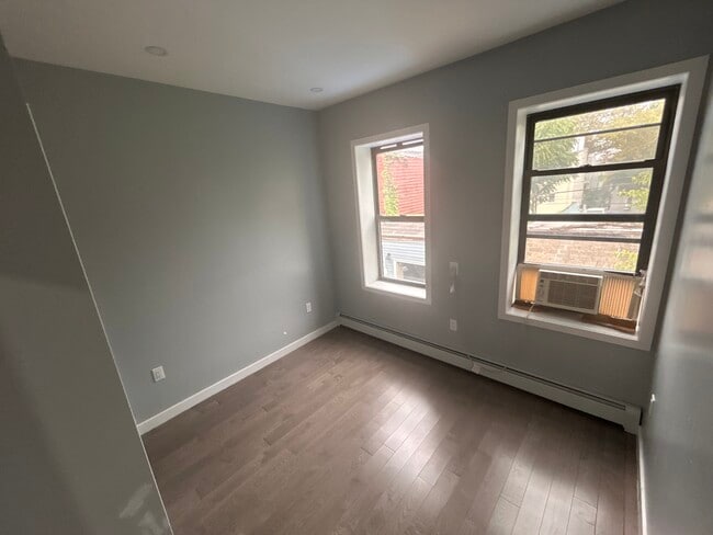Building Photo - 288 Ashford St Unit 2nd floor