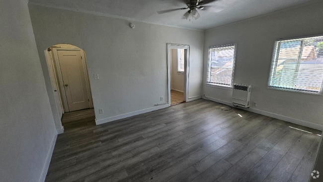 Building Photo - 1216 W Court St Rental