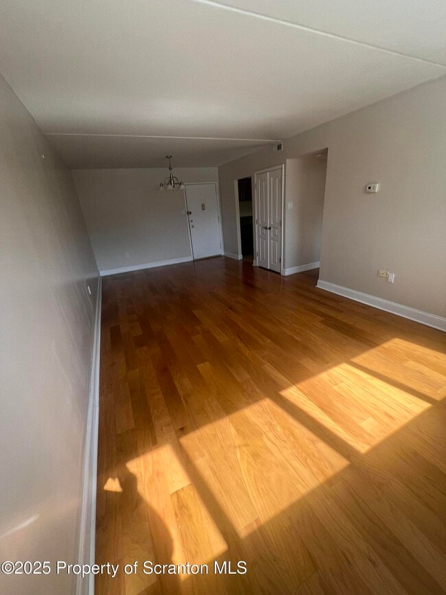 Photo - 220 Linden St