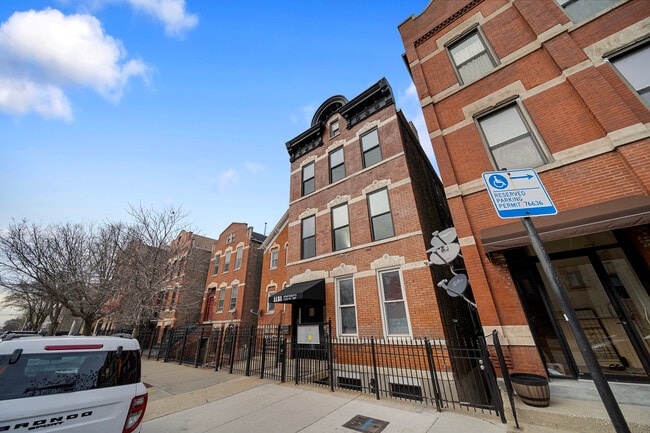 Building Photo - 1320 W 19th St Unit A3