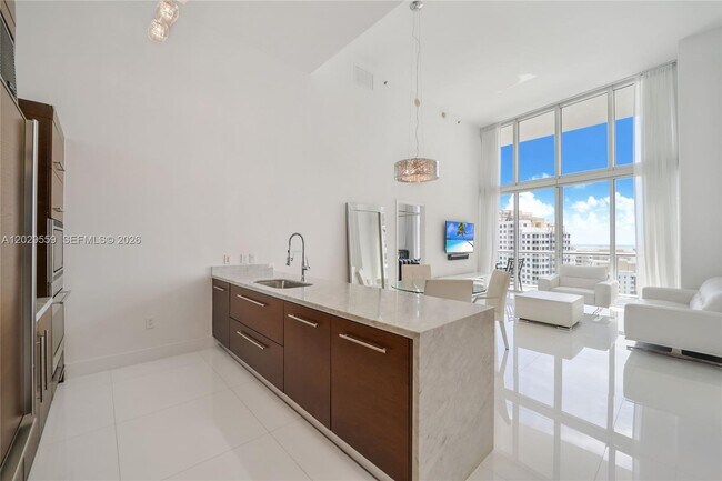 Photo - 475 Brickell Ave Unidad 2807