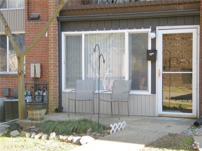 Building Photo - 5226 Castlewood Rd Rental