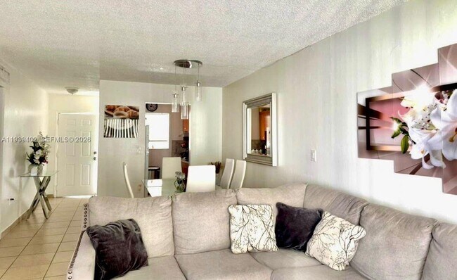 Building Photo - 1355 W 44th Pl Unit 215