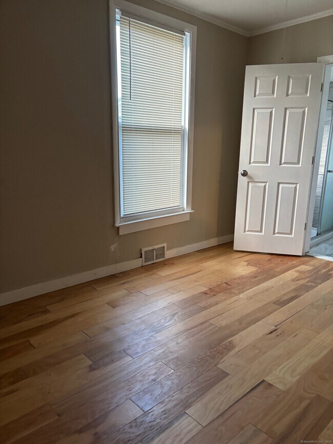 Photo - 41 Bamford Ave Unit 1