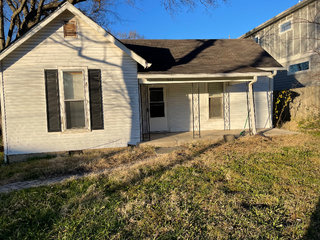 Building Photo - 512 Radnor St Rental