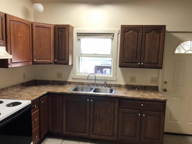 Photo - 609 Grove City Rd