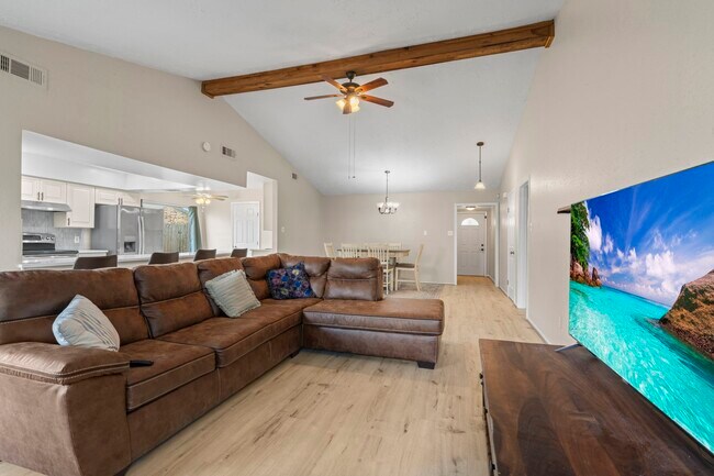 Photo - 304 Old Course Dr