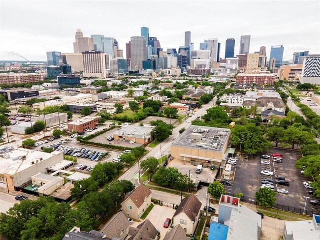 Photo - 1400 Dennis St