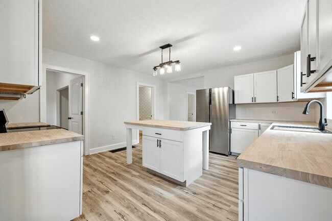 Photo - 260 E Beecher St