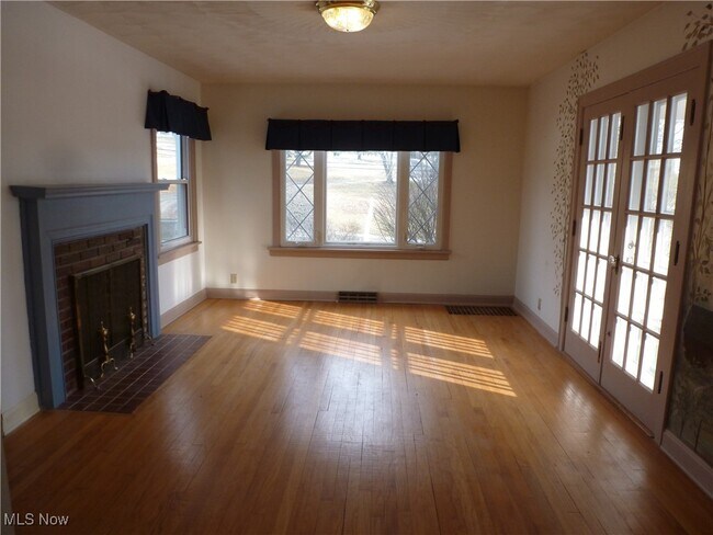 Photo - 48260 National Rd W