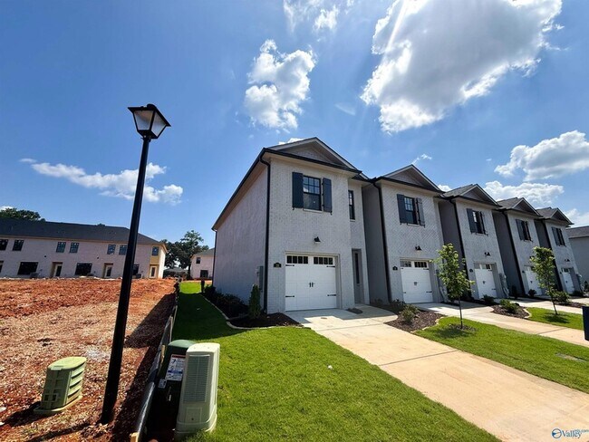 Photo - 18 Whispering Oak Dr SW
