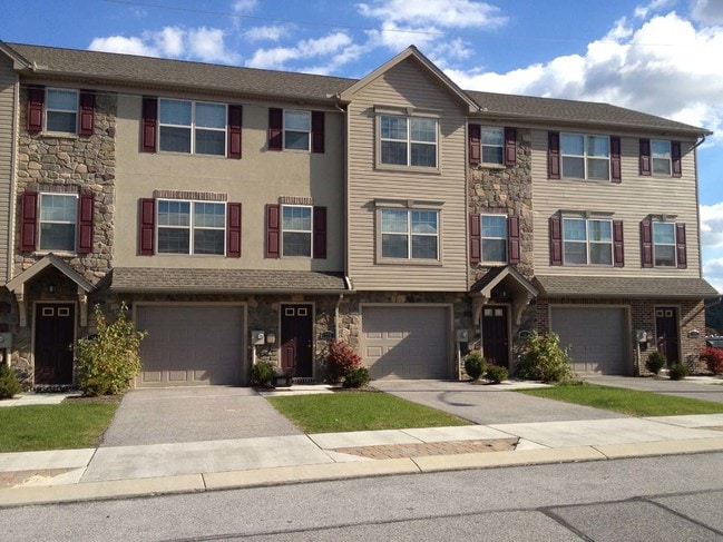 High Pointe Townhomes - High Pointe Townhomes