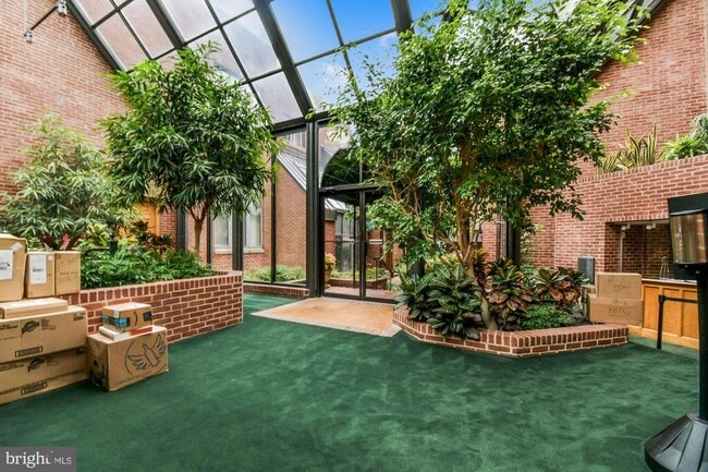 Building Photo - 1080 Wisconsin Ave NW Unit 405