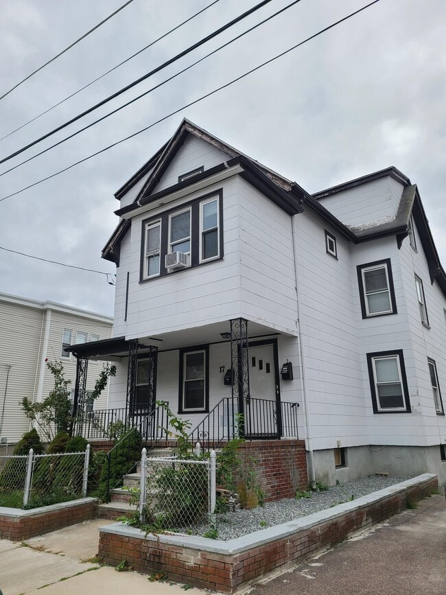 Building Photo - 17 Stearns St Unit B