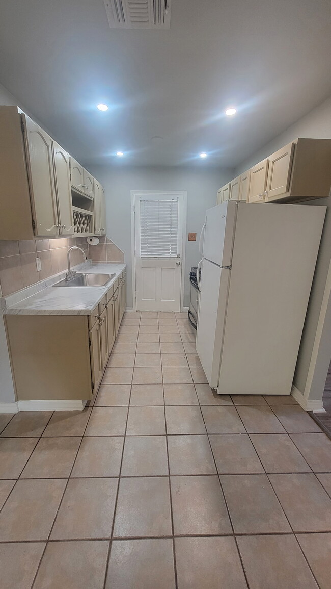 Photo - 6018 Royal Valley St