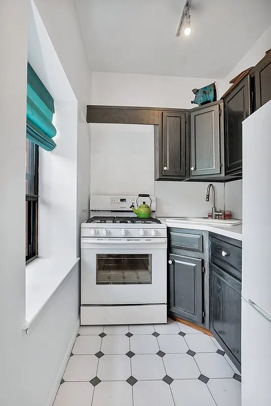186 W 80th St Unit 17M