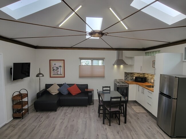 Photo - 1105 Palms Blvd Unit 1103