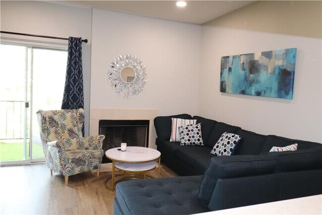 Building Photo - Edgecreek Condo for Lease Unit 353
