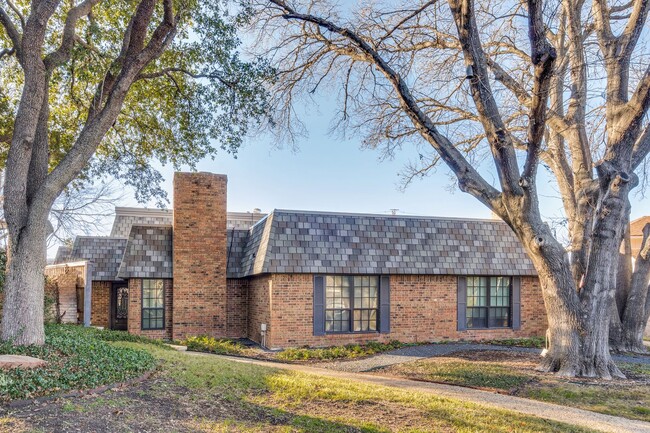 3-Bedroom in Preston Hollow with Private B... - 3-Bedroom in Preston Hollow with Private B... House