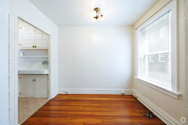 Studio - 425SF - Dining Room