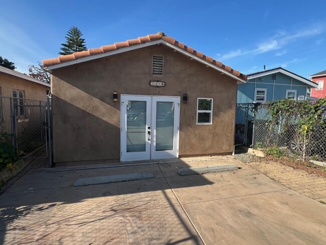 Photo - 3456 Madison St