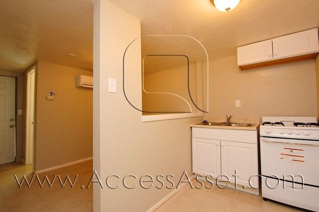 Photo - 242 N Chestnut St Unit 3