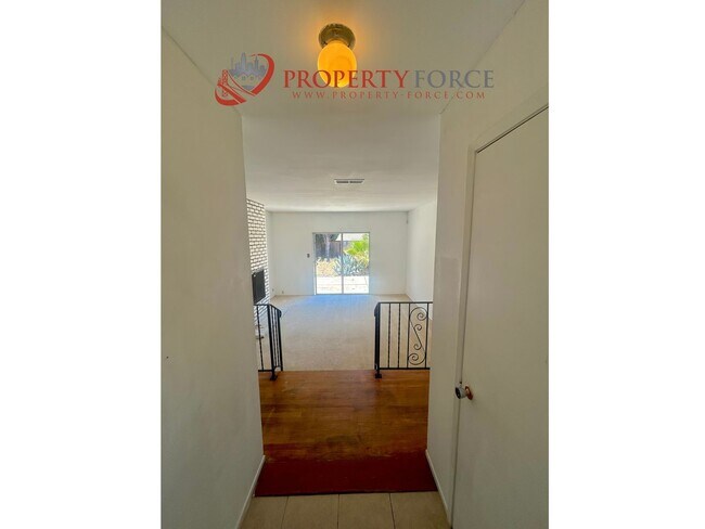 Photo - 2085 Ashwood Ln