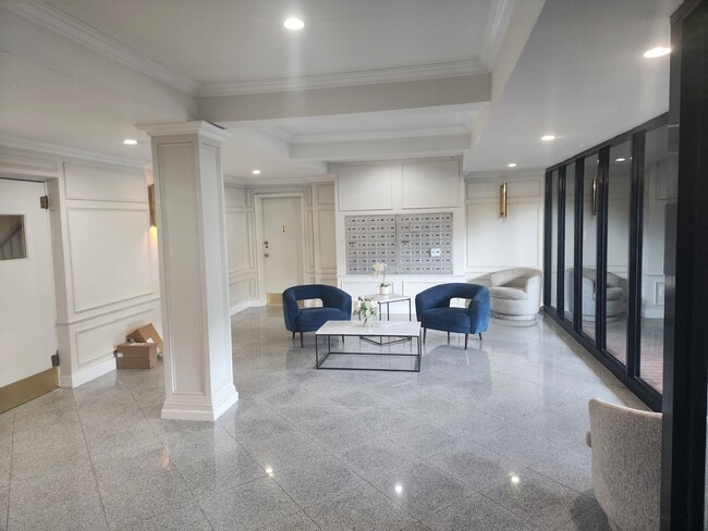 Lobby With Seating area - 7510 Yellowstone Blvd Unit 4E