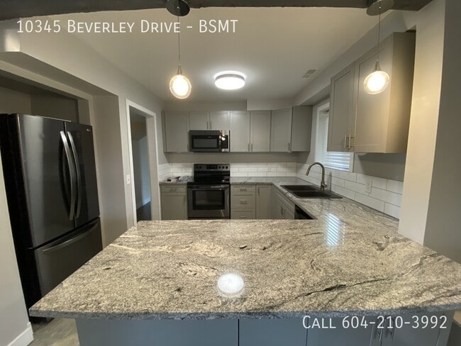 Building Photo - Beautiful 2 Bedroom Above Ground Suite
