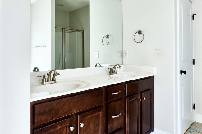 Photo - 115 Somer Creek Ln