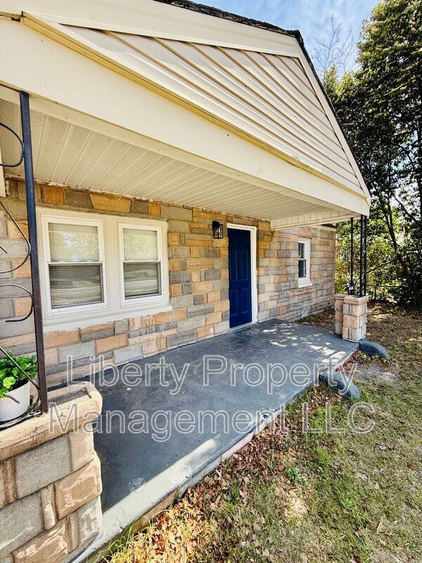 Photo - 1628 Murchison Rd